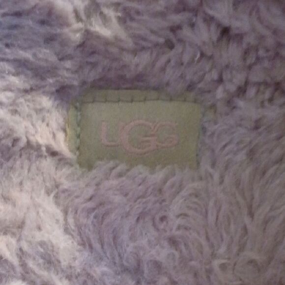 Fluffy Pink Slippers - Picture 2 of 6